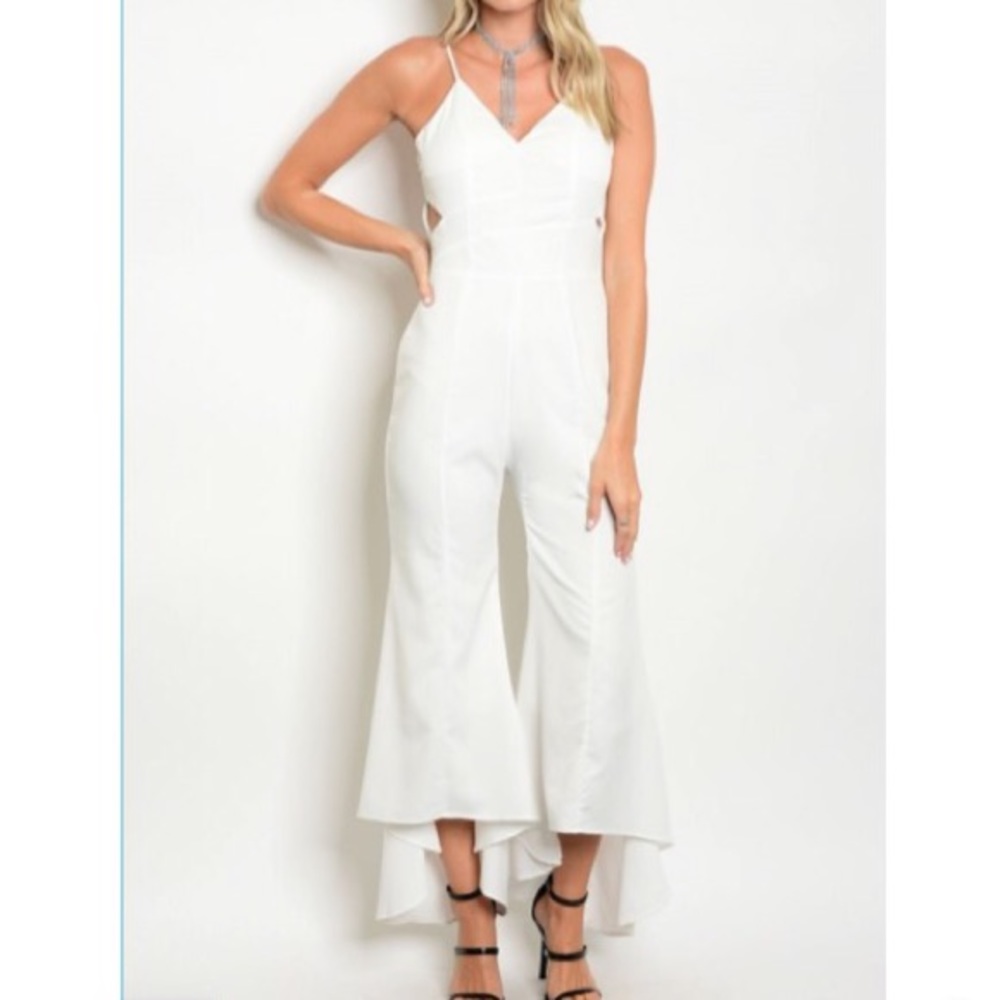 ✨LAST ONE✨White bell bottom gorgeous jumpsuit - Picture 2 of 3